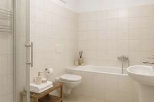 Wohnen mit Charakter - Maisonette mit 240 m² Privatgarten, 3 Zi.-Wohnung in Berlin Friedrichsfelde – Die vollständige Adresse der Immobilie erhältst du vom Anbieter., 10319 Friedrichsfelde, Berlin – Vorschaubild 4
