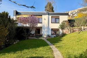Familiendomizil mit wunderschönem Garten und Blicklage! – Die vollständige Adresse der Immobilie erhältst du vom Anbieter., 65812 Bad Soden am Taunus – Vorschaubild 2