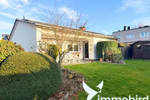 *Sonniges Zuhause || Gepflegter Bungalow mit schön angelegtem Garten, Terrasse und Garage*