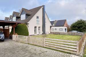 * Top Lage * DHH * Heizung von 2023 * PV-Anlage 2024 * Doppelcarport * Baujahr 1996 * Kaminofen * – Die vollständige Adresse der Immobilie erhältst du vom Anbieter., 26676 Barßel – Vorschaubild 3