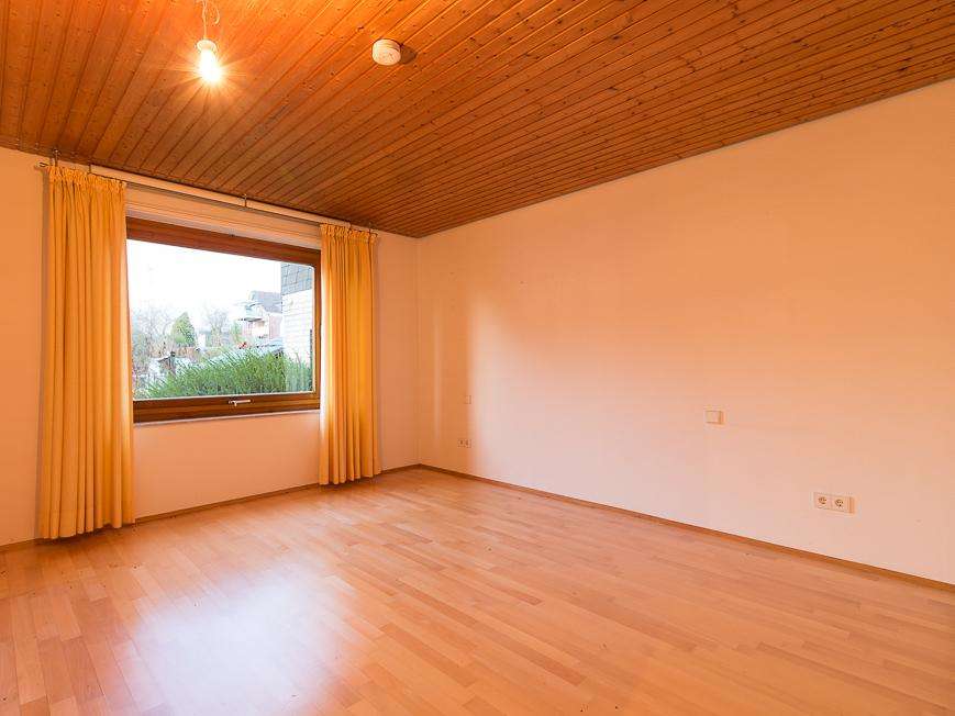 Immobilie in Herford - Viel Raum. Viel Ruhe. Viel Ausblick. Großes Zweifamilienhaus in Nieder-Eickum - Bild 0