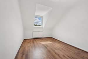 Mehrgenerationenhaus mit viel Potenzial in beliebter Lage von Duisburg-Buchholz – Die vollständige Adresse der Immobilie erhältst du vom Anbieter., 47249 Wanheim-Angerhausen, Duisburg – Vorschaubild 8