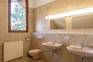 Lichtdurchflutete 2‑Zimmer‑Dachgeschosswohnung mit Balkon & Stellplatz in stadtnaher Lage – Schönbergweg 10, 72766 Sondelfingen, Reutlingen – Vorschaubild 5