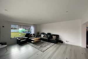 Erstbezug nach Sanierung: exklusives und großes 7-Zimmer-Haus in Schwandorf
TEL 015255889134 – Prissath 20, 92421 Schwandorf (Kreis) – Vorschaubild 2