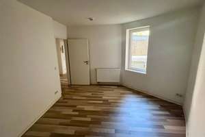 *ERDGESCHOSS WOHNUNG * renovierte 2 ZKB * Tageslichtbad mit Badewanne* Saarbrücken BURBACH