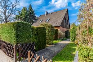 Wohnen im Grünen: Gepflegtes Einfamilienhaus mit Südterrasse in begehrter Wohnlage – Die vollständige Adresse der Immobilie erhältst du vom Anbieter., 12209 Lichterfelde, Berlin – Vorschaubild 2