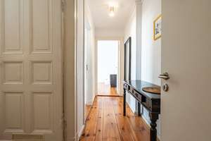 KADEWE, HOHE DECKE, HOLZDIELEN, TAGESLICHTBAD: Wunderschöne 2-Zimmer-Wohnung in beliebter Wohnlage – Die vollständige Adresse der Immobilie erhältst du vom Anbieter., 10787 Schöneberg, Berlin – Vorschaubild 1