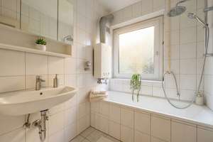 „Haus im Haus“-Erlebnis - Großzügige 4-Zimmer-Wohnung mit Balkon & eigenem Garten – 70499 Weilimdorf (Ortsteil), Stuttgart – Vorschaubild 13