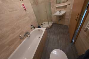 Elberfeld neu sanierte helle tolle Wohnung mit Einbauküche und Dielenboden Bad mit Wanne und Dusche  – Die vollständige Adresse der Immobilie erhältst du vom Anbieter., 42107 Elberfeld, Wuppertal – Vorschaubild 5