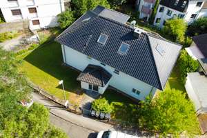 Großes freistehendes Haus mit  5 Schlafzimmern in Wiesbaden-Nordost! – Die vollständige Adresse der Immobilie erhältst du vom Anbieter., 65195 Nordost, Wiesbaden – Vorschaubild 2