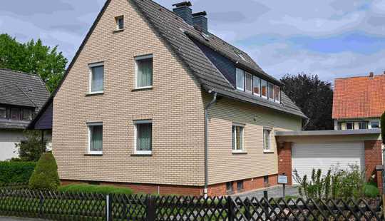 Bild von Zweifamilienhaus voll unterkellert mit großer Garage in Hannover-Ahlem