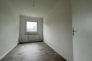Frisch sanierte Wohnung mit Balkon und Spielplatz – Ideal für kleine Familien – Dr.-Salvador-Allende-Straße 254, 9119 Kappel, Chemnitz – Vorschaubild 4