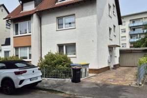 Gediegen wohnen im freistehenden 3-Familienhaus auf 697 m² Grundstück!