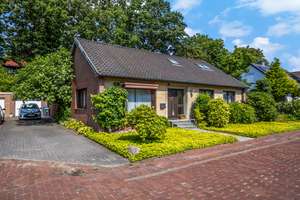 Delmenhorst-Deichhorst | Großzügiges Einfamilienhaus mit Garage in ruhiger Sackgasse – Die vollständige Adresse der Immobilie erhältst du vom Anbieter., 27753 Deichhorst, Delmenhorst – Vorschaubild 2