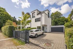 Moderner Luxus in Blankenese: Exklusive Villa mit viel Privatsphäre