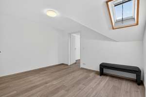 Citylage trifft Denkmalschutz!
Modernisiert, sofort bezugsfertig & nachhaltig attraktiv – Die vollständige Adresse der Immobilie erhältst du vom Anbieter., 76133 Innenstadt-West, Karlsruhe – Vorschaubild 16