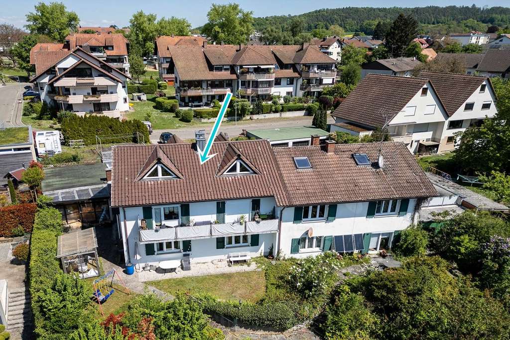 Attraktive Doppelhaushälfte mit 3 Wohneinheiten