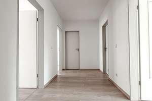 3-ZI Wohnung mit BALKON und TIEFGARAGE! – Uhlandstraße 32, 9130 Sonnenberg, Chemnitz – Vorschaubild 1