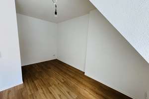 Modernes Wohnen unterm Dach – Sanierte 3-Zimmer-Wohnung mit Balkon – Zeißstraße 1, 9131 Hilbersdorf, Chemnitz – Vorschaubild 5