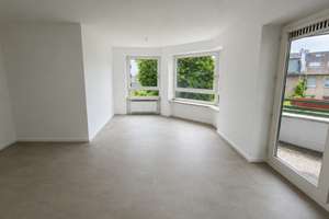 Hochwertig sanierte 4-Zimmer-Wohnung | 107 m² | 2 Balkone | TG-Stellplatz | 2 Jahre befristet – Daniel-Schürmann-Straße 35, 42853 Mitte, Remscheid – Vorschaubild 2