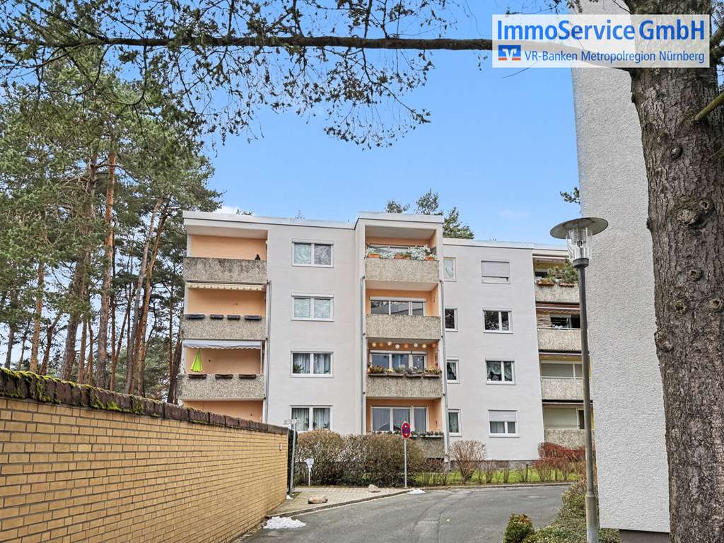 Immobilie in Röthenbach an der Pegnitz - Solide Kapitalanlage oder Ihr neues Zuhause: 
Gepflegte 3,5-Zimmer-Wohnung mit Garage - Bild 0