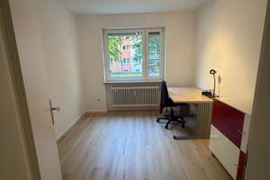 Viel Platz für den Alltag in dieser 5-Zimmer-Wohnung in München mit Tiefgarage  – Allgäuer Straße 106, 81475 Fürstenried-West, München – Vorschaubild 13