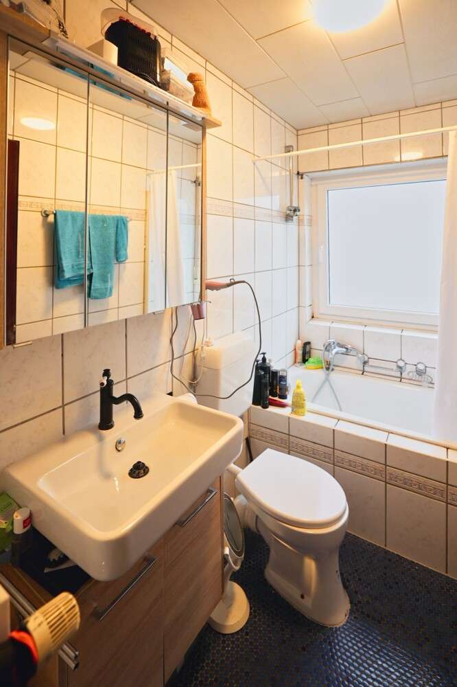 Immobilie in Lahnstein - 4-Parteien Mehrfamilienhaus mit Garage, Stellplätzen, Garten u. Terrasse in Lahnstein-Frierichssegen - Bild 1