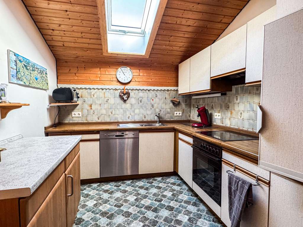 Immobilie in Unterwössen - Sofort bezugsfreie 3-Zimmer Dachgeschosswohnung mit Alpenblick in Unterwössen - Bild 4