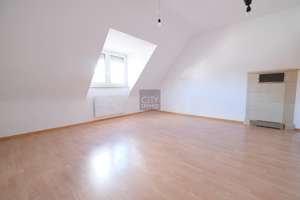 Helle 3-Zimmer-Dachwohnung mit Kachelofen, EBK und großer Dachterrasse in ruhiger Lage - Hohe Marter – Die vollständige Adresse der Immobilie erhältst du vom Anbieter., 90441 Hohe Marter, Nürnberg – Vorschaubild 4