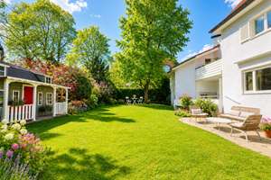 Charmante Stadtvilla mit separatem Gästehaus/Einliegerbereich in schöner und ruhiger Lage – Die vollständige Adresse der Immobilie erhältst du vom Anbieter., 81377 Am Waldfriedhof, München – Vorschaubild 2