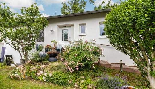 Bild von Bungalowtraum in Harxheim mit großem Garten, Pavillon und neuer Heizung