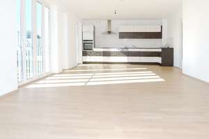 Großzügige, helle 3-Zimmer-Wohnung mit schöner Loggia; Anfragen bitte nur per email! – 80939 Freimann, München – Vorschaubild 1