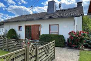 *Freistehendes Einfamilienhaus mit idyllischem Garten und großem Carport* – Main-Taunus-Kreis – Vorschaubild 3