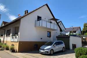 Attraktive und helle 4,5-Zimmer-Doppelhaushälfte mit EBK und 2 Balkonen in Gärtringen