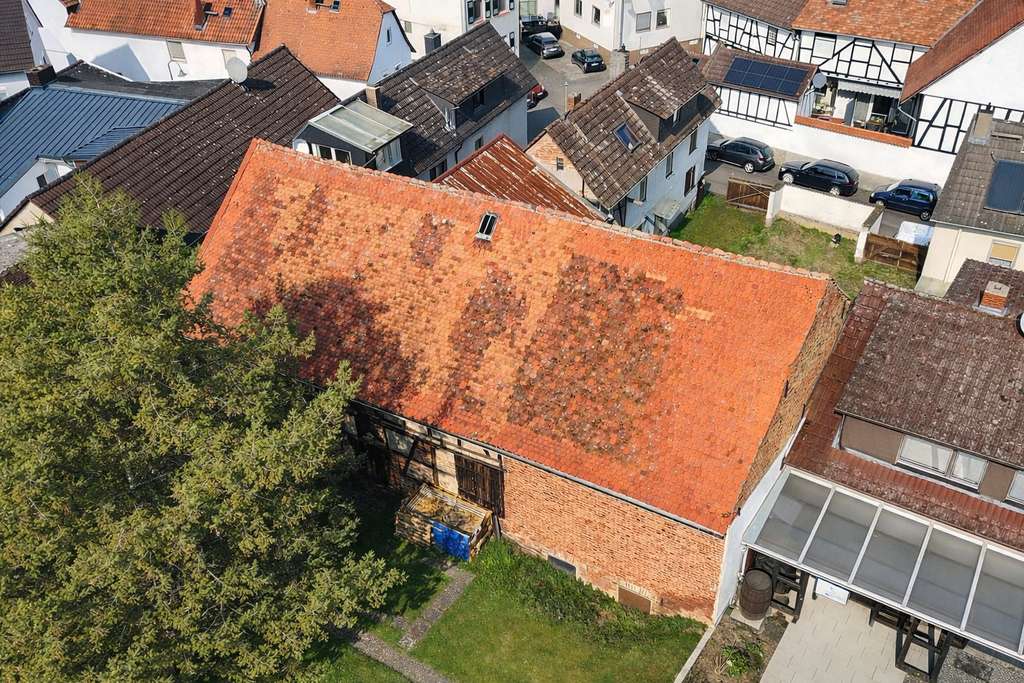 Immobilie in Butzbach - Charmantes Einfamilienhaus mit Scheune und großem Hof in zentraler Lage von Butzbach - Bild 1