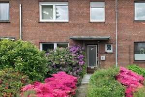 Gepflegte Immobilie mit großzügigem Garten in direkter Nähe zum Stadtwald