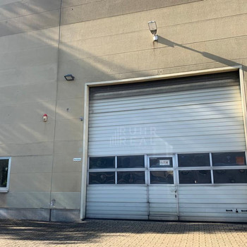 Großzügige Lagerhalle mit Büos | viel Freifläche | ideale Verkehrsanbindung 