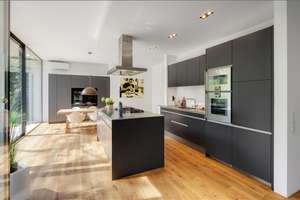Möbliert: Designhaus mit weitläufigem Garten und viel Privatsphäre – 80997 Allach, München – Vorschaubild 14