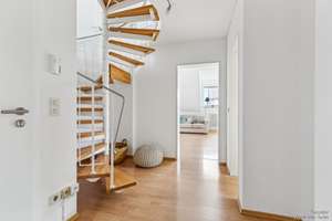 Gemütliche 2,5-Zimmer-Maisonette-Wohnung unweit des Michaeliparks in ruhiger Lage mit Westbalkon – Die vollständige Adresse der Immobilie erhältst du vom Anbieter., 81825 Berg am Laim Ost, München – Vorschaubild 5