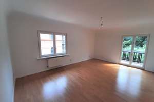 Schöne, helle 3-Zimmer-Wohnung mit überdachtem Balkon und Garage  in Wiesbaden Sonnenberg – Danziger Str. 76, 65191 Sonnenberg, Wiesbaden – Vorschaubild 3