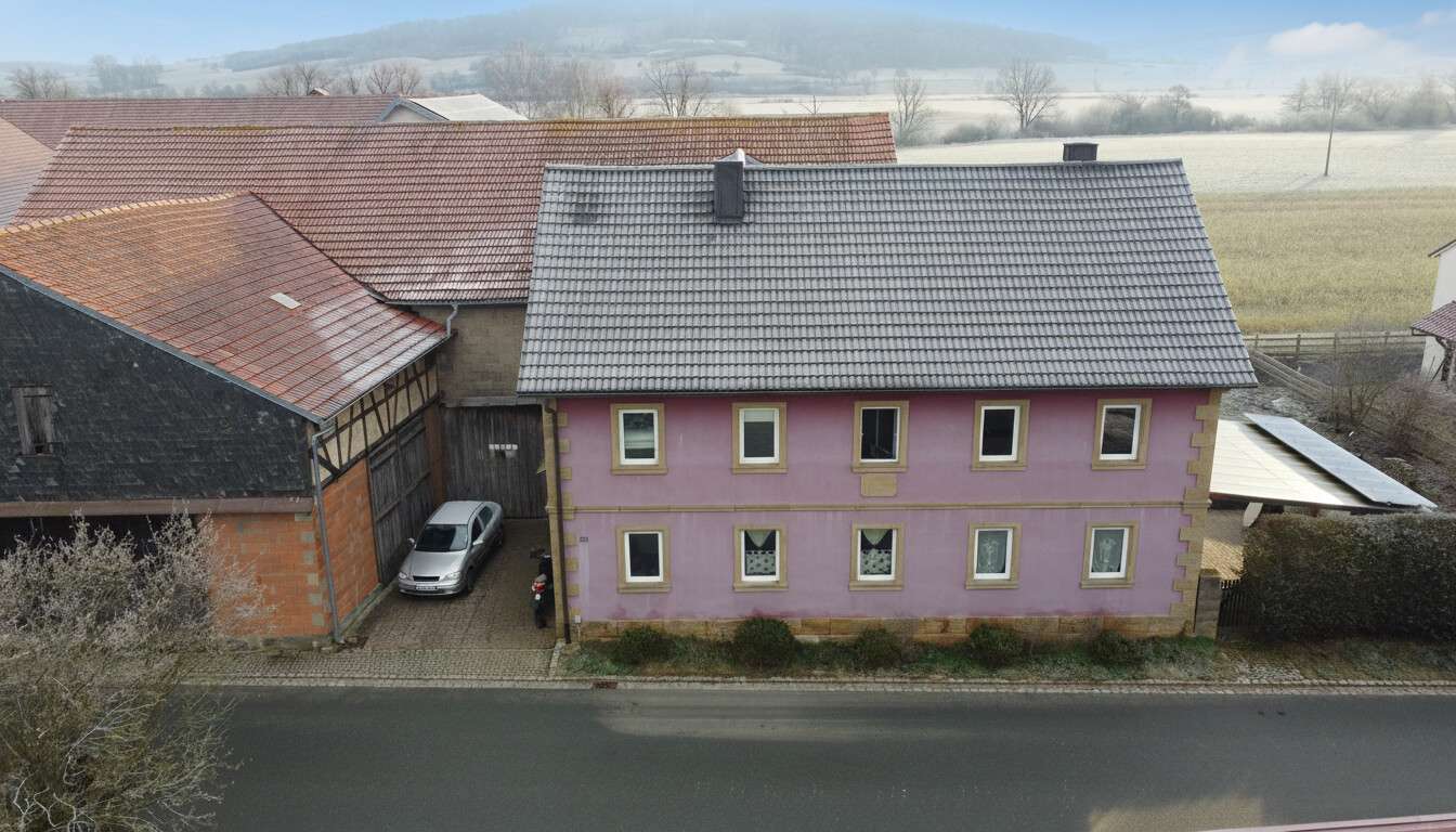 Ländliches Anwesen ideal für Pferdehaltung – mit Wiese und Stall, Haßberge Kreis – Bild 2