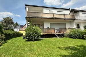 Große Doppelhaushälfte mit eigenem, sonnigen Garten in Oberursel-Oberstedten - Rarität! – Hochtaunuskreis – Vorschaubild 1