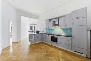 Stilvolles Gründerzeithaus mit 341m² Wohnfläche verteilt auf drei Wohneinheiten im Bonner Zentrum – Die vollständige Adresse der Immobilie erhältst du vom Anbieter., 53111 Bonn-Zentrum, Bonn – Vorschaubild 56