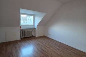 Leerstehende Dachgeschosswohnung mit Entwicklungspotenzial in Düsseldorf-Oberbilk