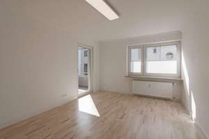 Kernsanierte 3-Zimmerwohnung mit Stellplatz und moderner Einbauküche