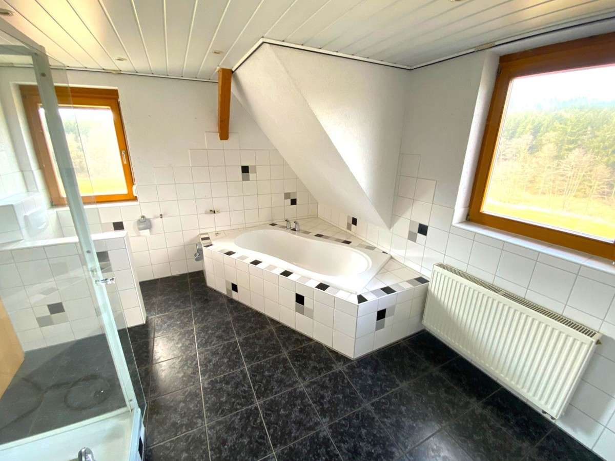 Immobilie in Frankenhardt - Traumhaft & selten: Aussiedlerhof mit ca.1,3 ha Grund in absoluter Alleinlage zw. Ellw.- Cr. (B 290) - Bild 0