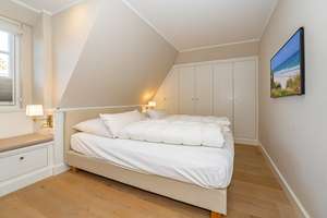 Refugium unter Reet
DHH in Toplage von Wenningstedt-
Genehmigte Ferienvermietung! – Die vollständige Adresse der Immobilie erhältst du vom Anbieter., 25996 Wenningstedt-Braderup (Sylt) – Vorschaubild 27