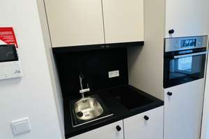 Modernes möbliertes Studio-Apartment mit Balkon und EBK! – Otto-Franke-Straße 45, 12489 Adlershof, Berlin – Vorschaubild 2