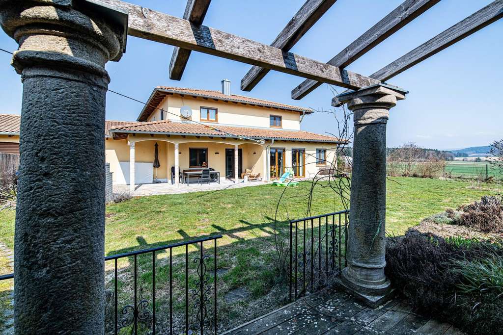 Immobilie in Schönthal - Mediterraner Wohntraum auf großzügigem Grundstück - Bild 4