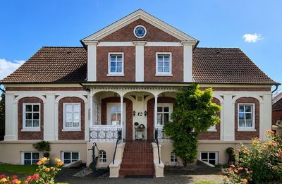 SCHMUGGEROW IMMOBILIEN - Attraktives Doppelhaus mit Baugrundstück und vielfältigen Nutzungsmöglichke